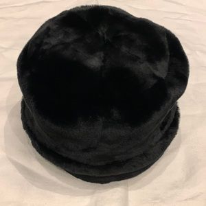Nine West faux fur  black hat